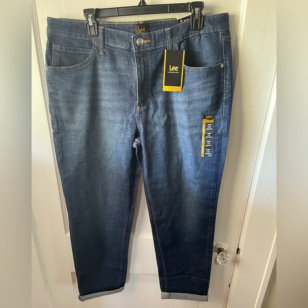 Lee women’s size 16 medium, mid rise, blue wash, never worn